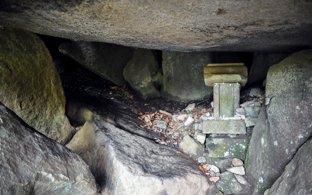 母の胎内くぐり