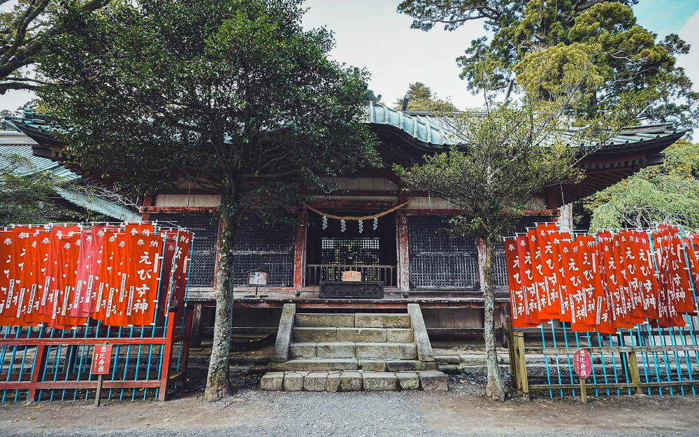 拝殿(県指定文化財)